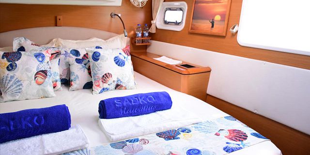 Private overnight luxury catamaran cruise (11)